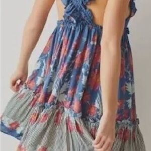 Free People Floral Blue and pink Dress💕 Size LG. This is an amazing piece.